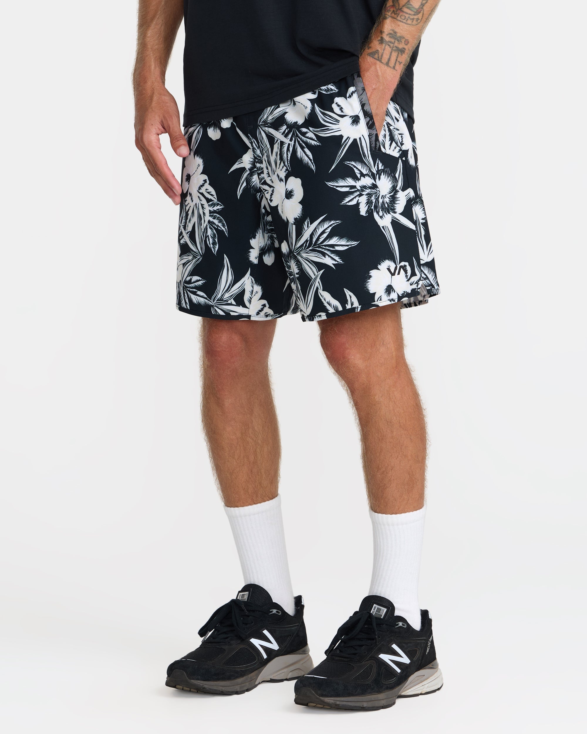 Hawaii Yogger Stretch 17" Shorts - Black Floral
