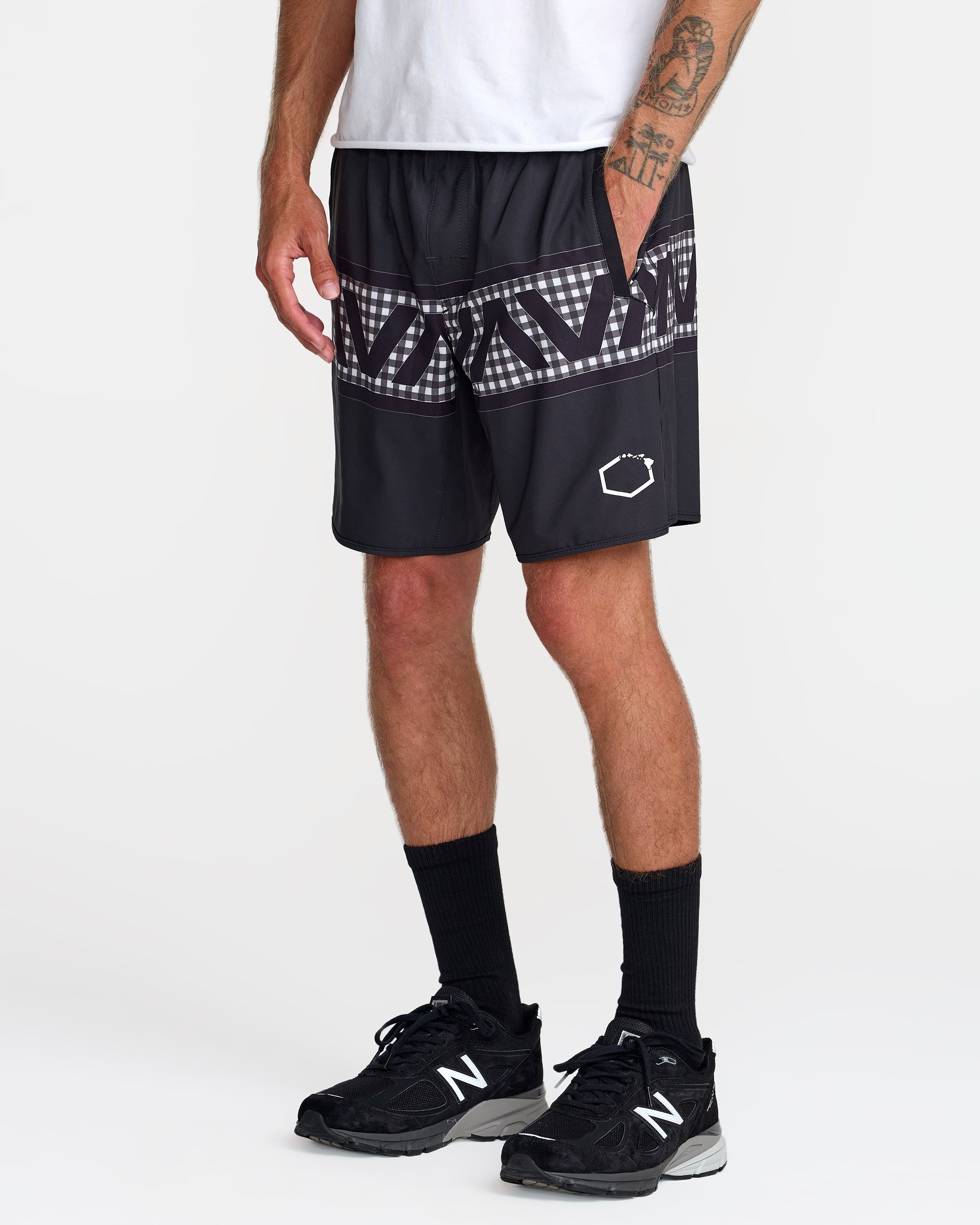 Hawaii Yogger Stretch 17" Short - Black White