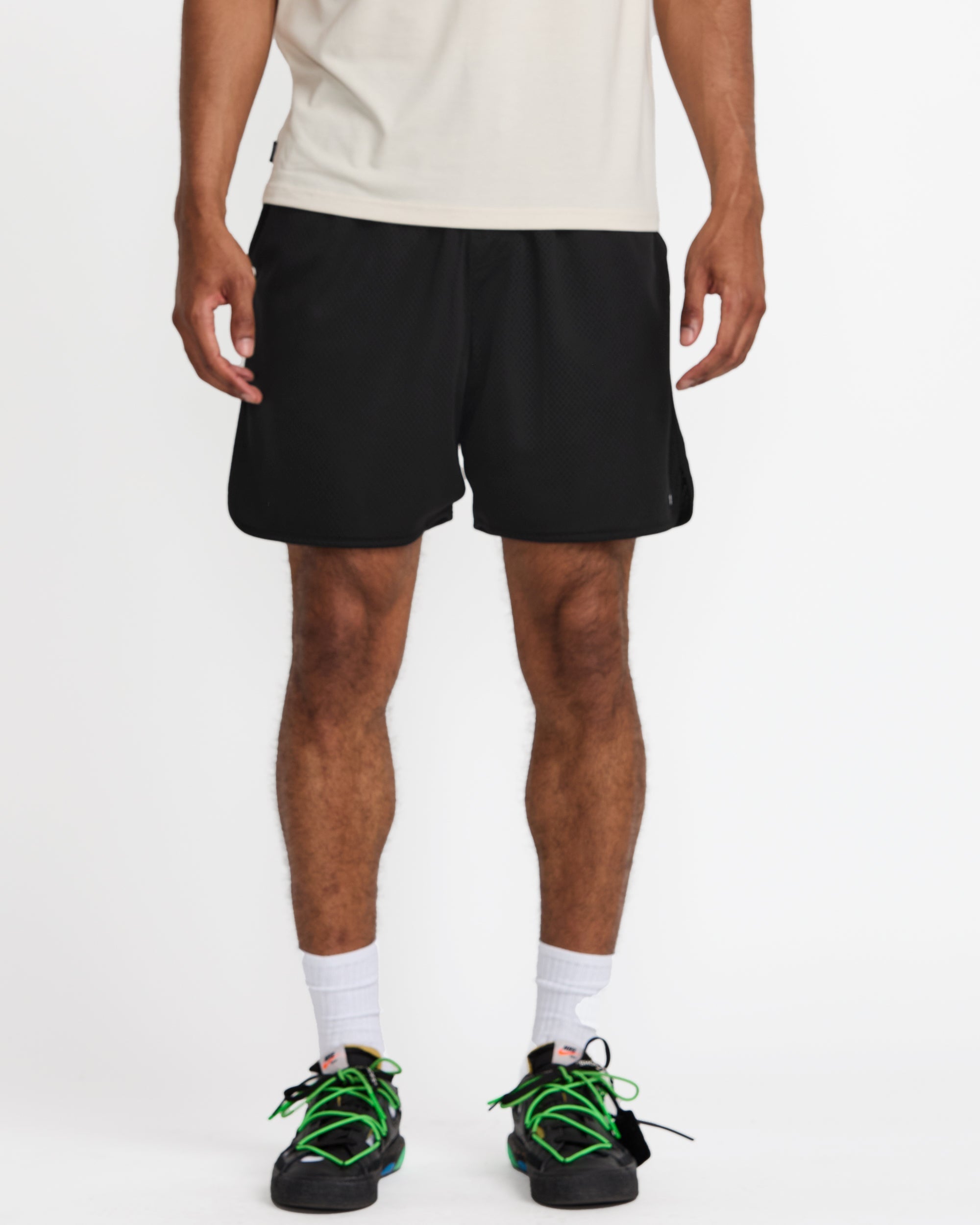 VA Essential Mesh Short 18" Short - Black