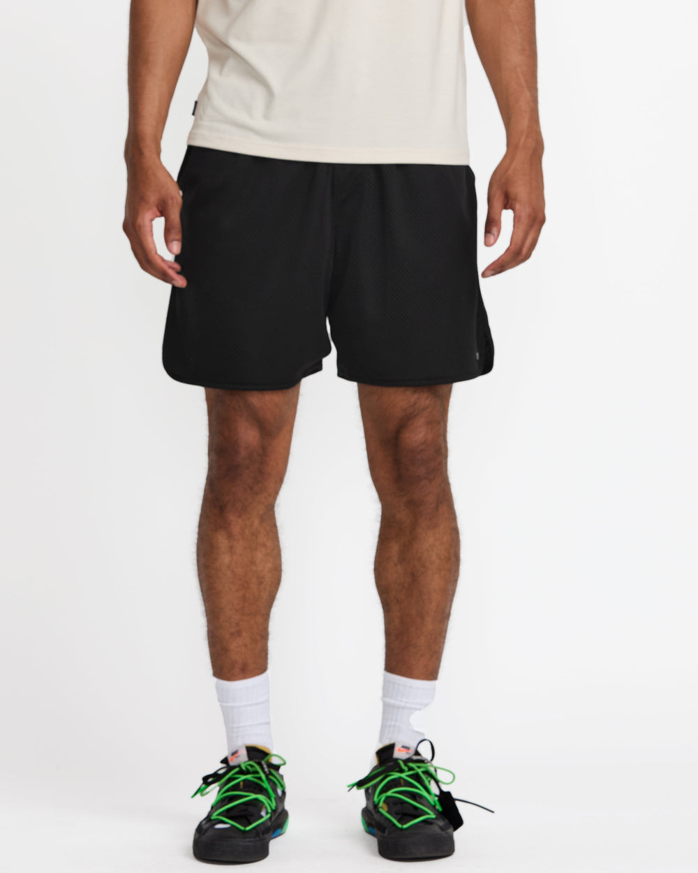 VA Essential Mesh Short 18" Short - Black