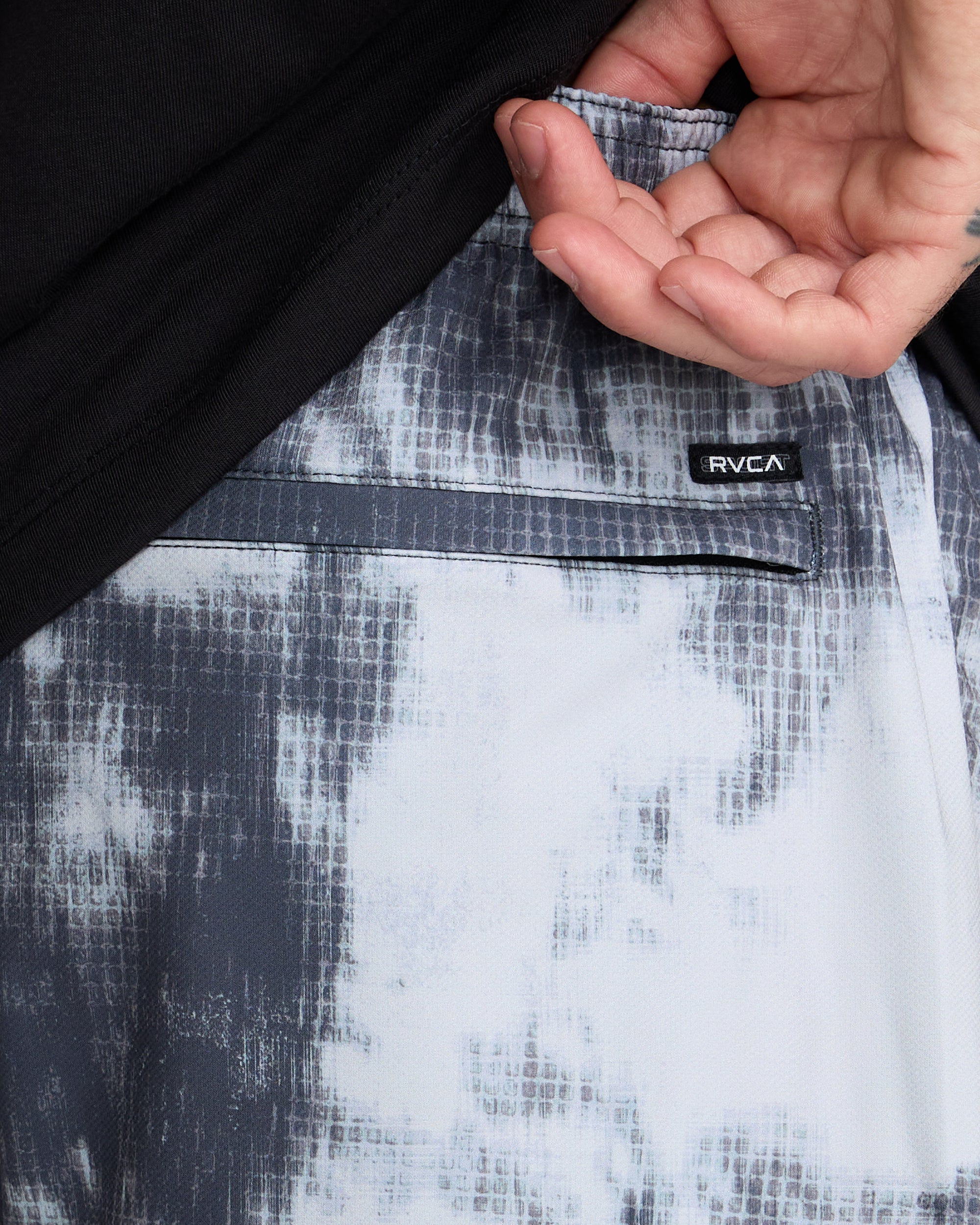 Yogger Stretch 17" Shorts - Black Blur