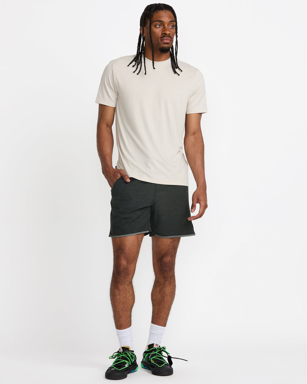 Yogger Hybrid 17" Short - Black