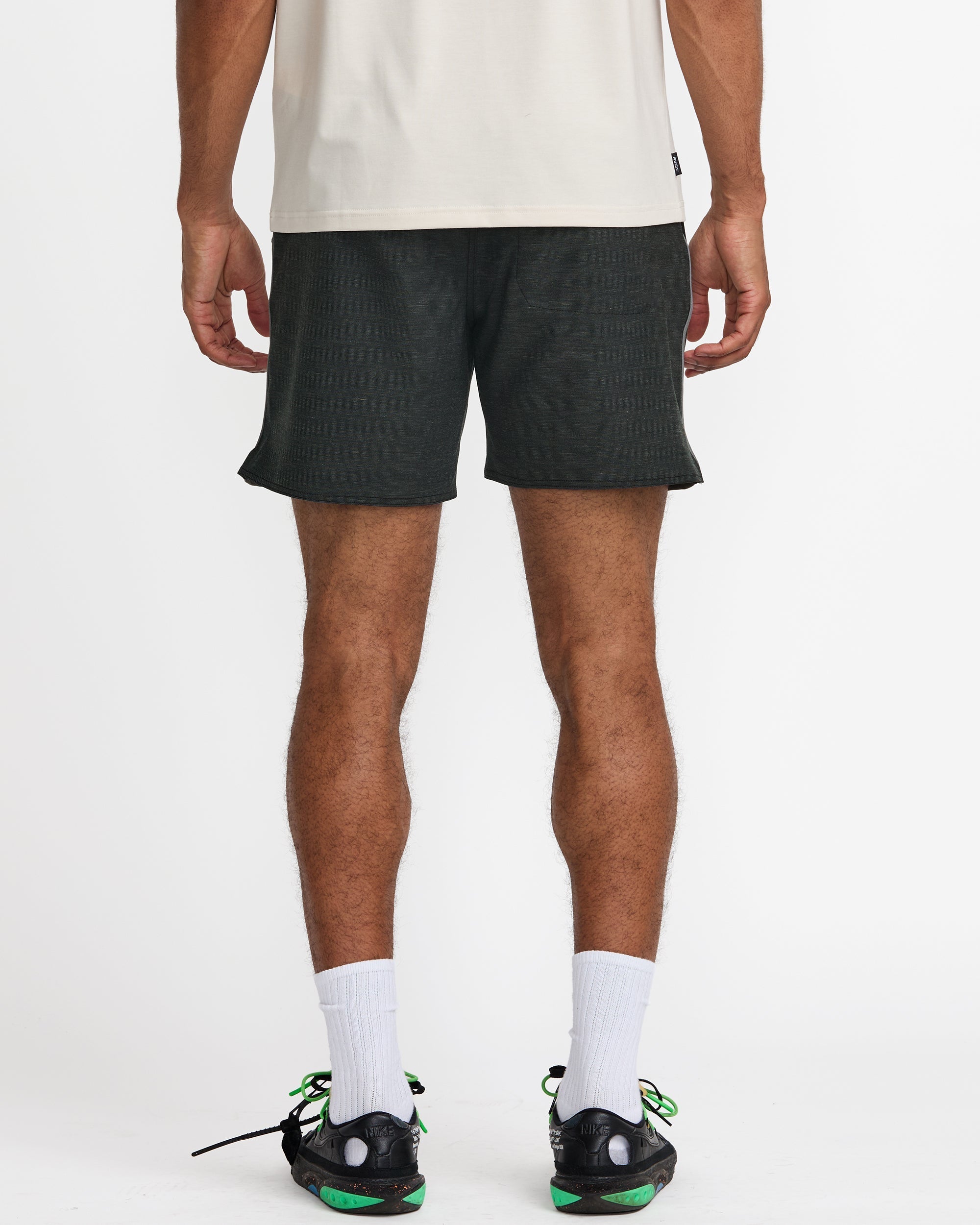 Yogger Hybrid 17" Short - Black