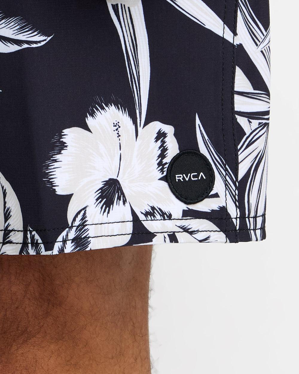 VA Elastic 17" Shorts - Black Floral