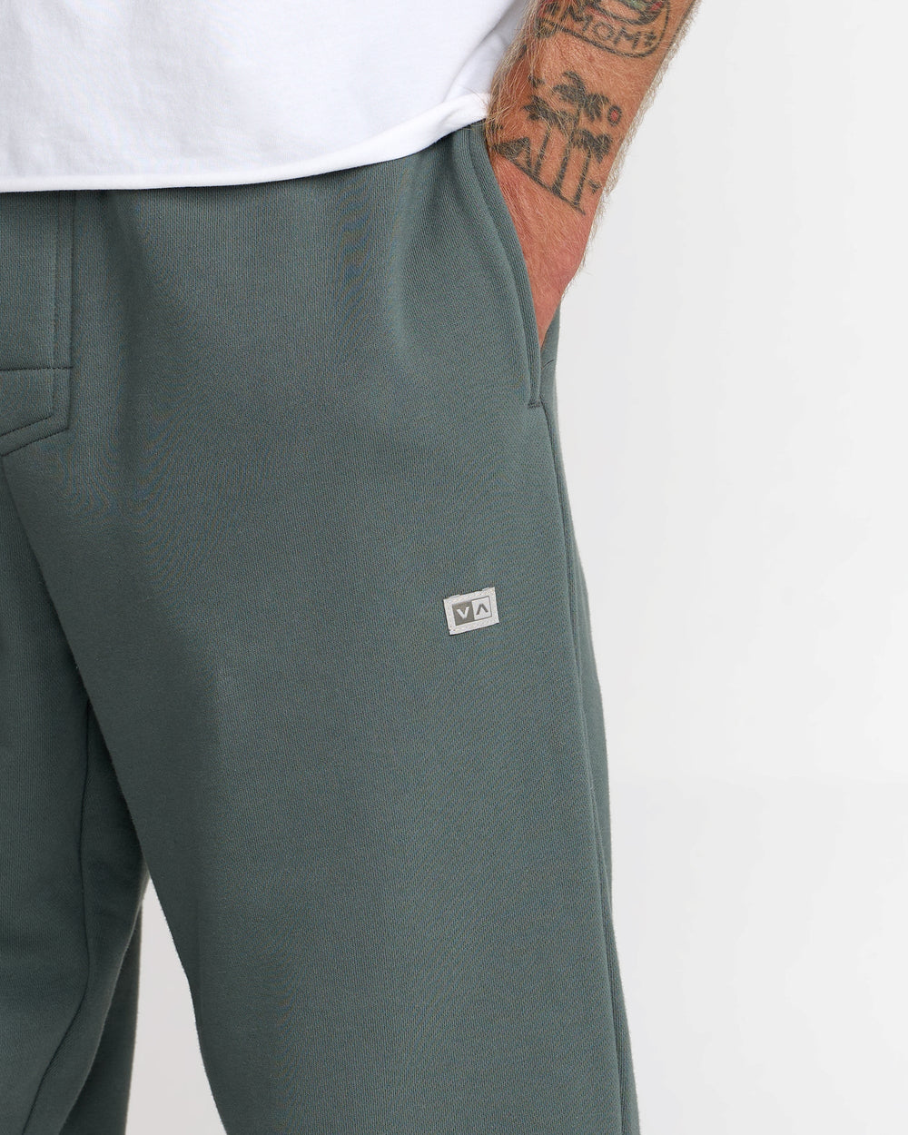 VA Essential Sweatpant - Balsam Green